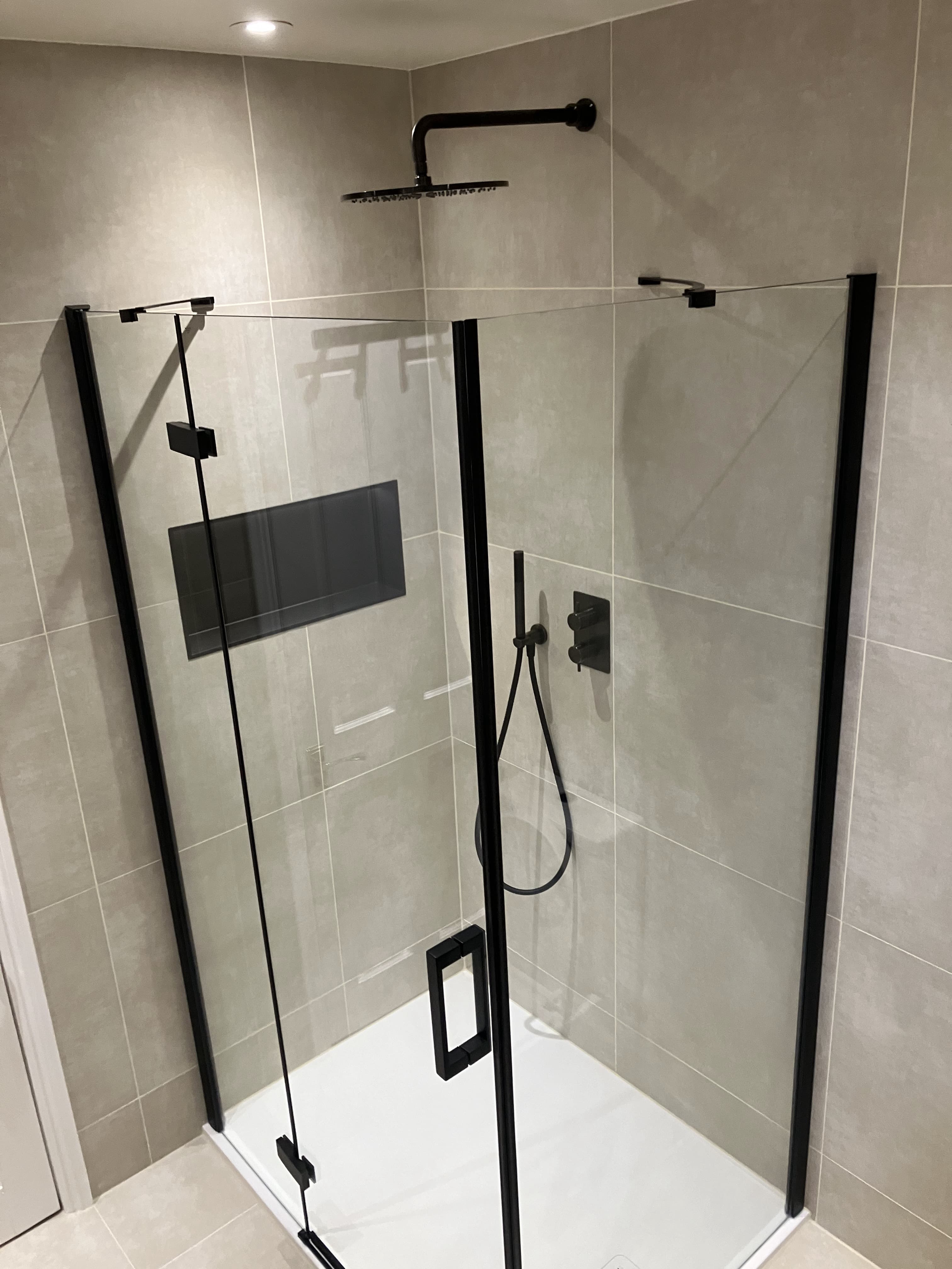 Recessed shower niche with tiling